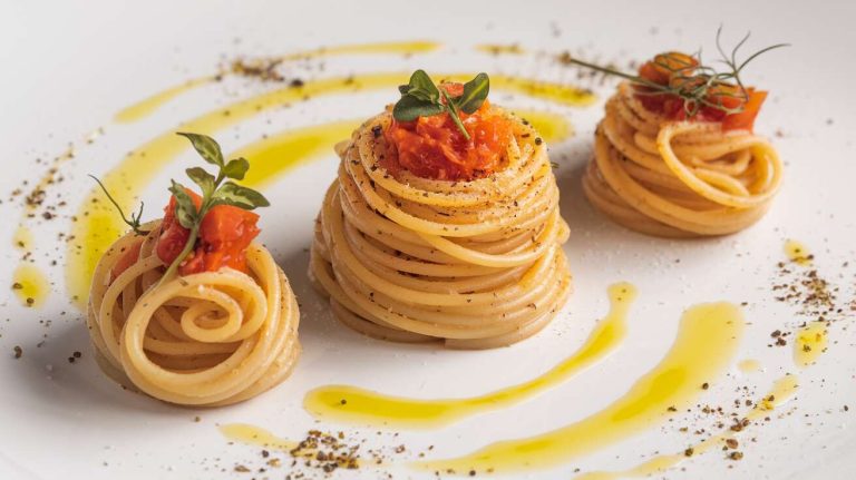 Le secret des « pâtes magiques » qui cuisent directement dans leur sauce en une seule casserole