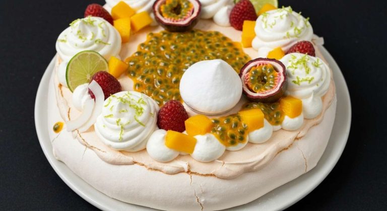 Pavlova revisitée par Cyril Lignac : recette gourmande et raffinée