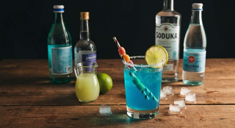 Recette de vodka au bonbon Schtroumpf : un cocktail original